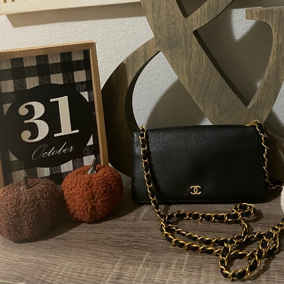 Vintage Chanel Pearl Crush Wallet on a Chain Black Leather Gold Tone WOC Revamp - Picture 3 of 10